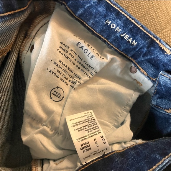 American Eagle Mom stretch Jean 12 - Picture 5 of 7